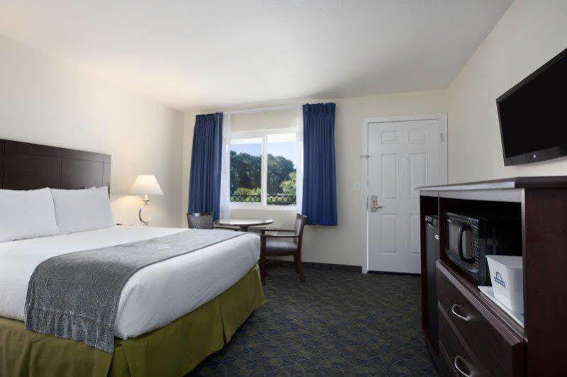 Days Inn By Wyndham Santa Maria Buitenkant foto